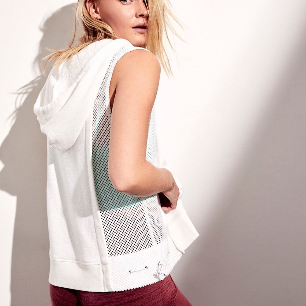 !!NWT!! FREE PEOPLE MOVEMENT TOP!